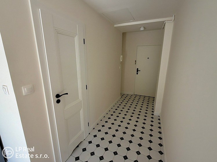 Pronájem bytu 2+1 74 m² - foto 6