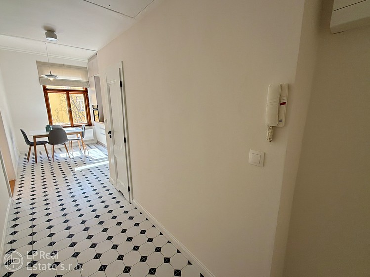 Pronájem bytu 2+1 74 m² - foto 7