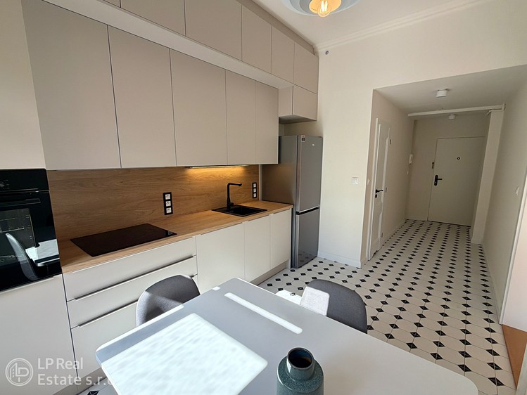 Pronájem bytu 2+1 74 m² - foto 5