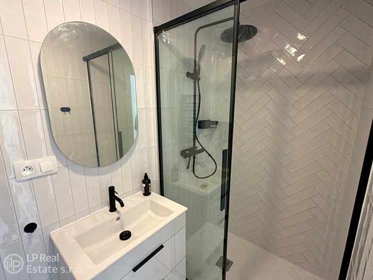 Pronájem bytu 2+1 74 m² - foto 8