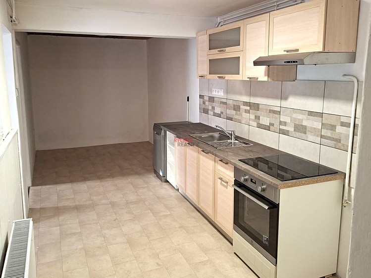 Pronájem bytu 2+1 85 m² - foto 1