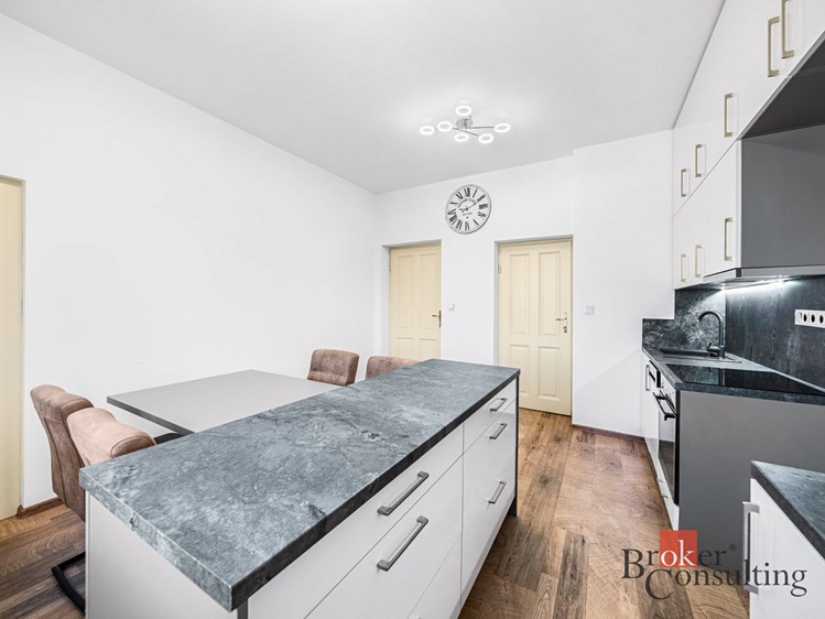 Pronájem bytu 4+1 115 m² - foto 4