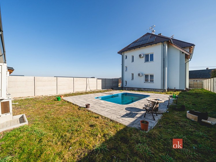 Pronájem bytu 4+1 115 m² - foto 3