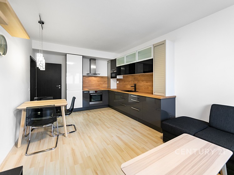 Pronájem bytu 2+kk 60 m² - foto 1