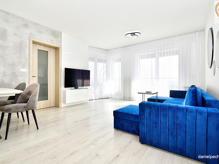 Pronájem bytu 2+kk 70 m² (Jednopodlažní) - foto 1