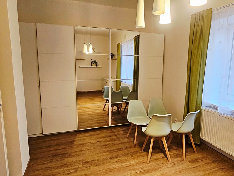 Pronájem bytu 2+kk 50 m² (Jednopodlažní) - foto 2