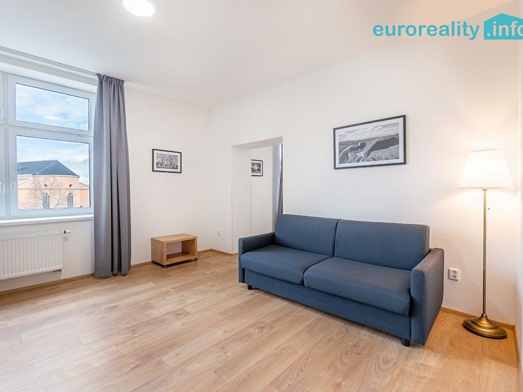 Pronájem bytu 2+1 73 m² - foto 2