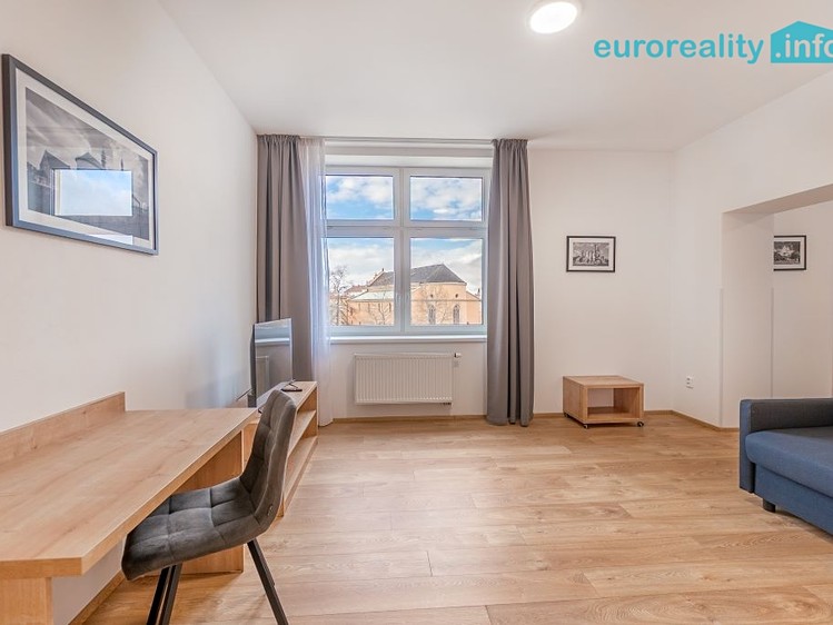 Pronájem bytu 2+1 73 m² - foto 3
