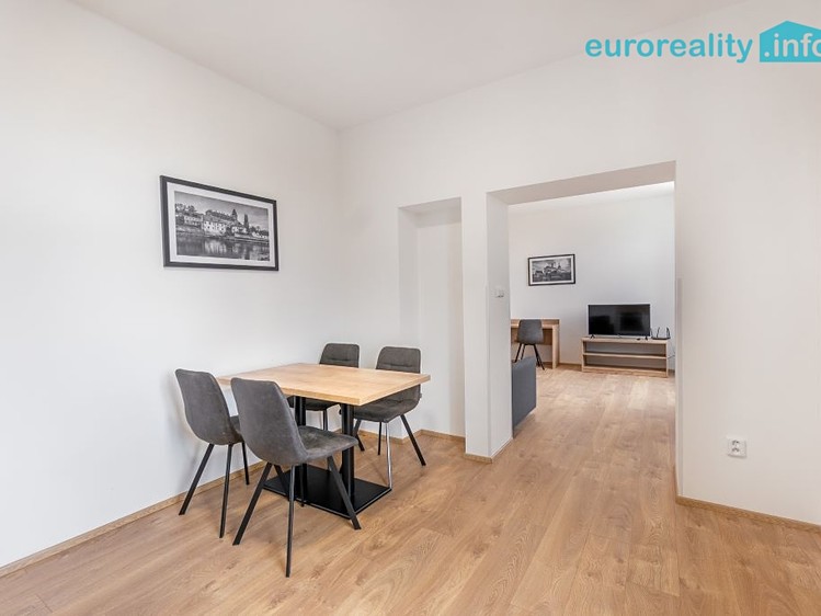 Pronájem bytu 2+1 73 m² - foto 6