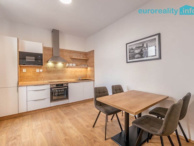 Pronájem bytu 2+1 73 m² - foto 5