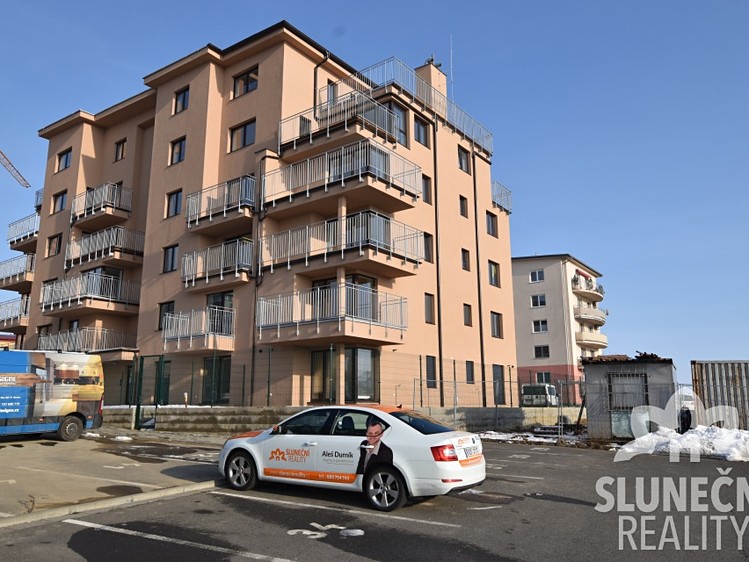 Pronájem bytu 1+kk 35 m² - foto 1