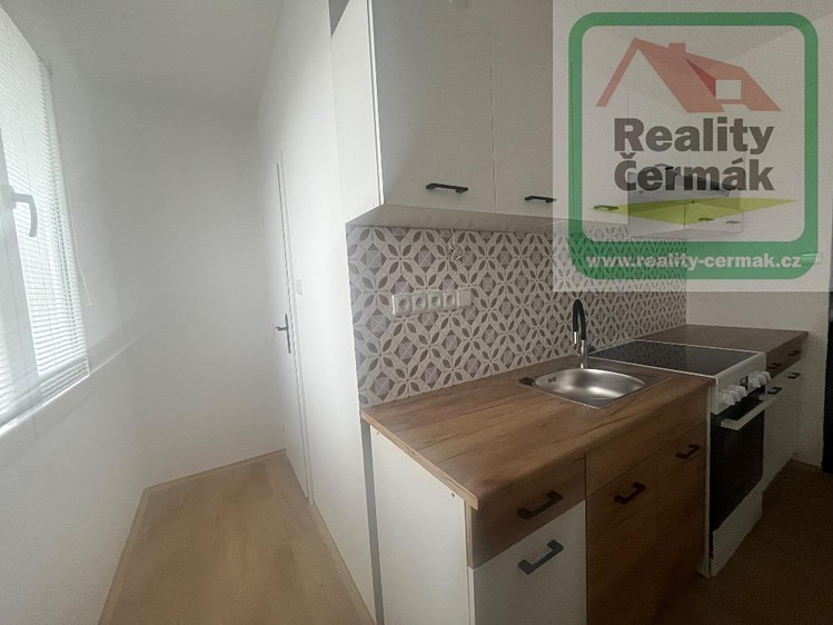 Pronájem bytu 3+1 68 m² - foto 2