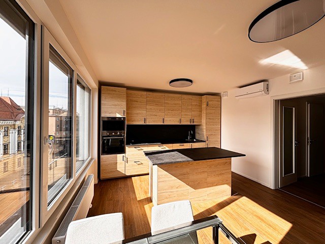 Pronájem bytu 3+kk 90 m² - foto 3