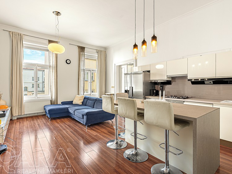 Pronájem bytu 3+kk 71 m² - foto 1