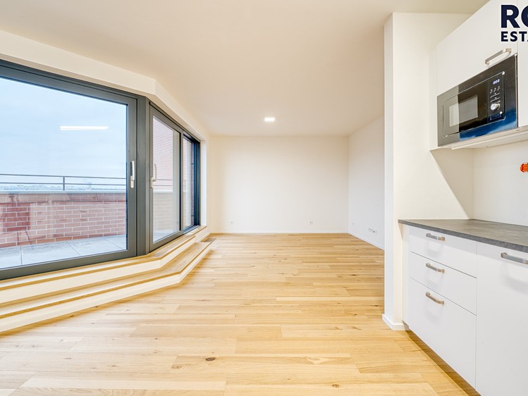 Pronájem bytu 3+kk 74 m² - foto 1