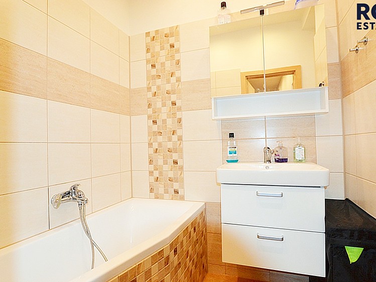 Pronájem bytu 2+1 66 m² - foto 6