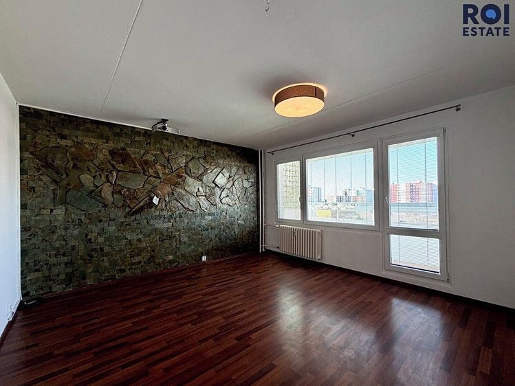 Pronájem bytu 4+1 76 m² - foto 1