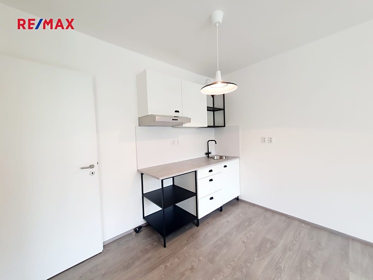Pronájem bytu 1+kk 33 m² - foto 1