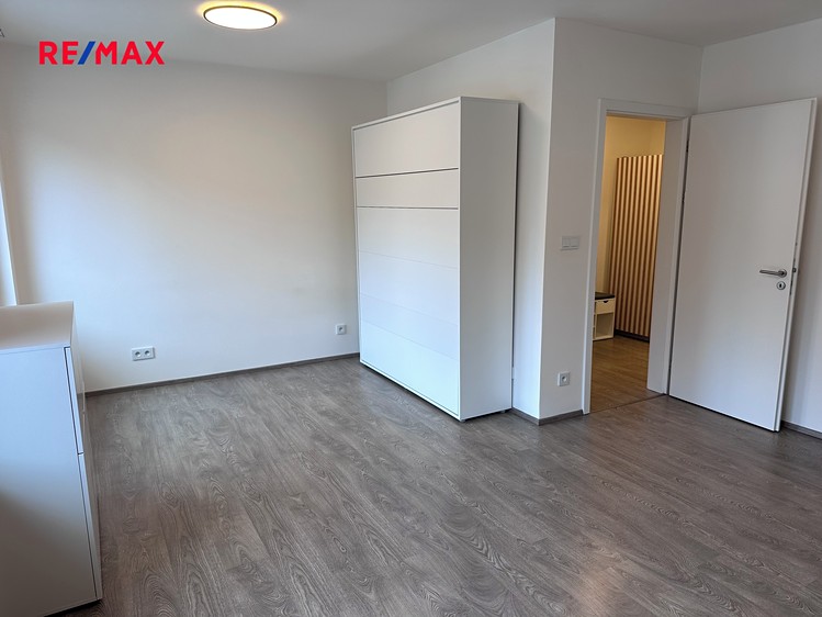 Pronájem bytu 1+kk 33 m² - foto 3