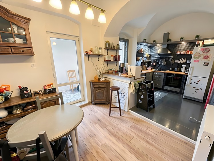 Pronájem bytu 2+1 95 m² (Jednopodlažní) - foto 2