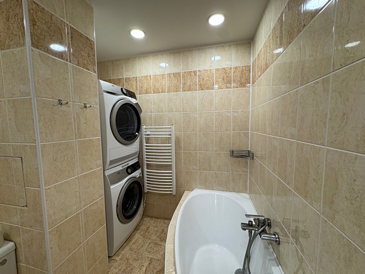 Pronájem bytu 2+1 61 m² - foto 5