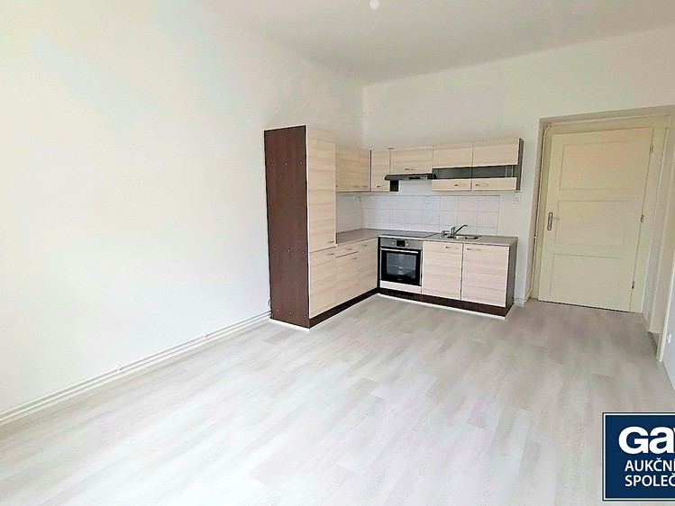 Pronájem bytu 2+1 93 m² - foto 2