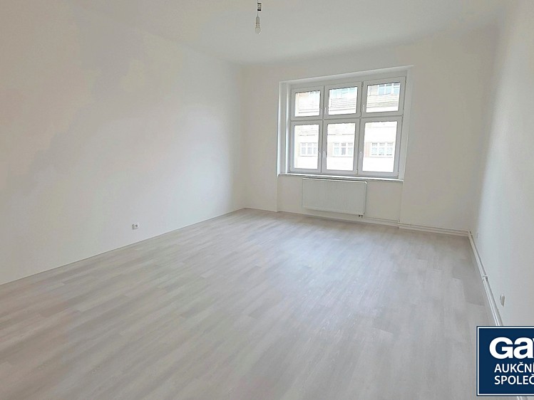 Pronájem bytu 2+1 93 m² - foto 4
