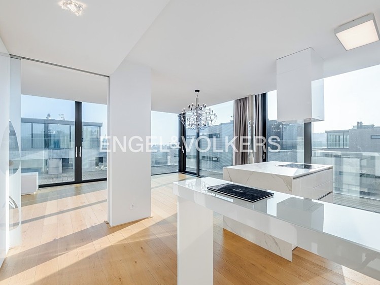 Pronájem bytu 4+kk 129 m² - foto 1
