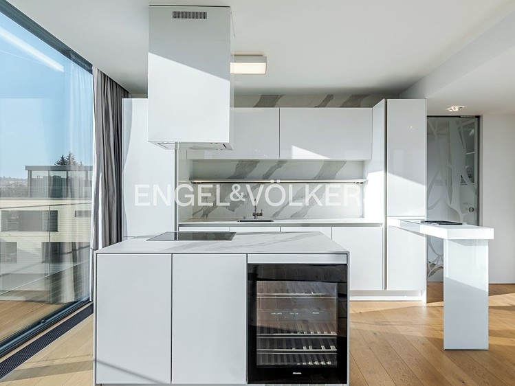 Pronájem bytu 4+kk 129 m² - foto 4
