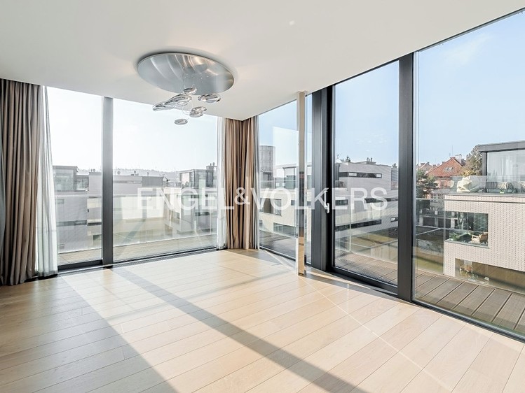 Pronájem bytu 4+kk 129 m² - foto 8