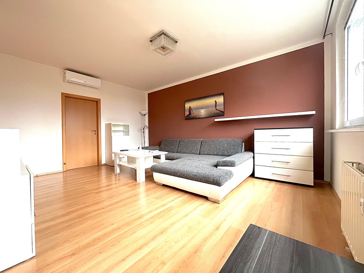 Pronájem bytu 3+1 68 m² - foto 2