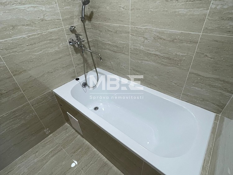 Pronájem bytu 3+1 82 m² - foto 6