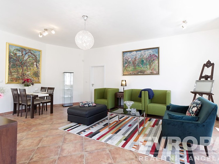 Pronájem bytu 3+1 95 m² - foto 8
