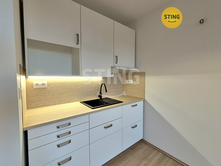 Pronájem bytu 1+kk 28 m² - foto 1