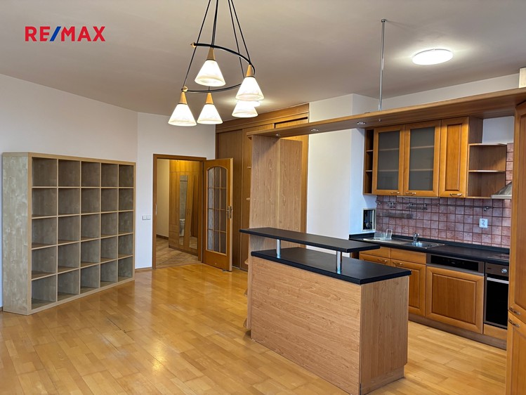 Pronájem bytu 2+kk 75 m² (Podkrovní) - foto 3