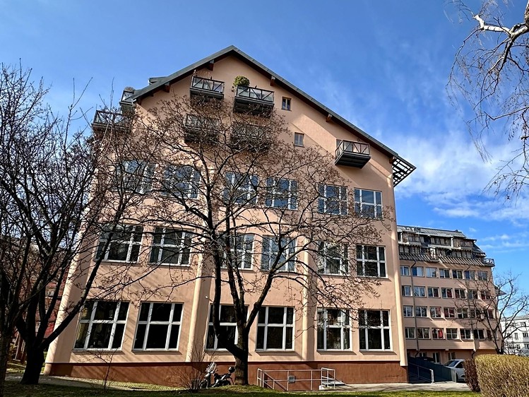 Pronájem bytu 2+kk 75 m² (Podkrovní) - foto 1