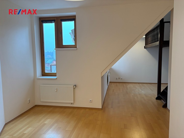 Pronájem bytu 2+kk 75 m² (Podkrovní) - foto 8