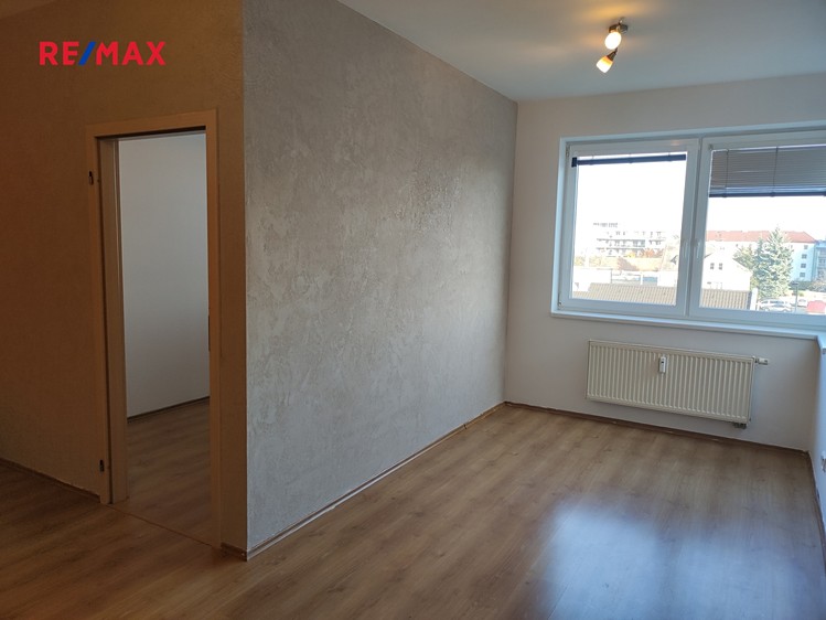 Pronájem bytu 2+kk 41 m² - foto 3