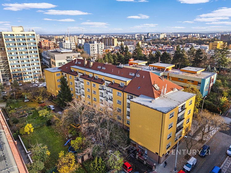 Pronájem bytu 3+1 86 m² - foto 4