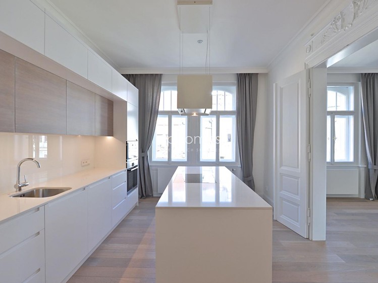 Pronájem bytu 3+kk 137 m² - foto 1