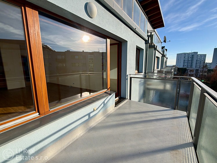 Pronájem bytu 3+kk 121 m² - foto 4