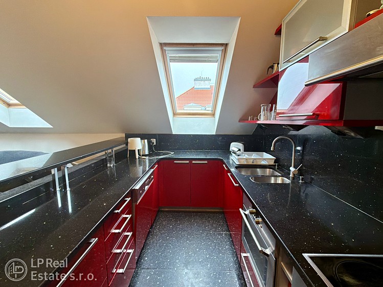 Pronájem bytu 6 pokojů a více 145 m² (Mezonet) - foto 4