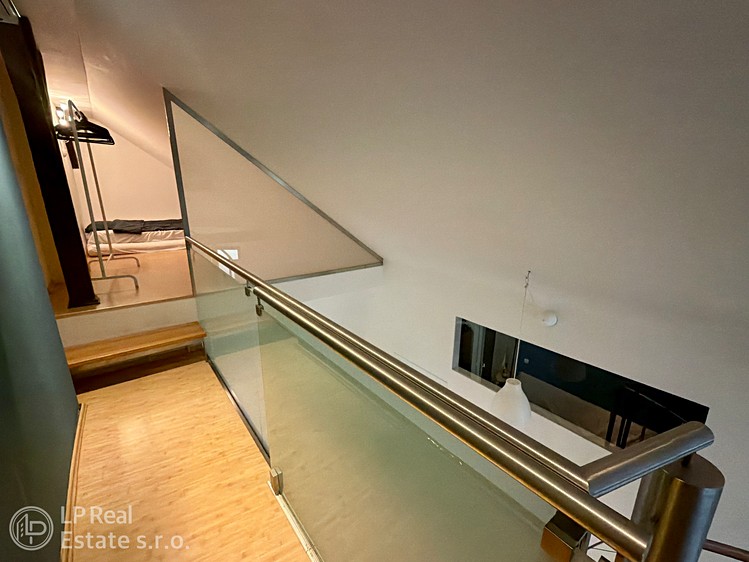 Pronájem bytu 6 pokojů a více 145 m² (Mezonet) - foto 8