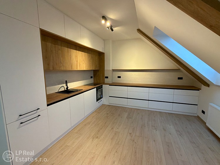 Pronájem bytu 4+kk 128 m² (Mezonet) - foto 4