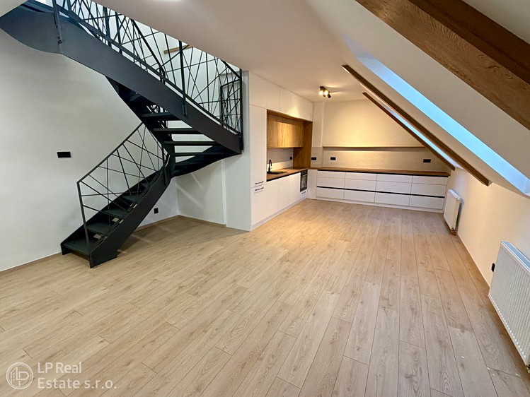 Pronájem bytu 4+kk 128 m² (Mezonet) - foto 1