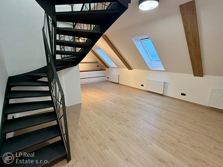 Pronájem bytu 4+kk 128 m² (Mezonet) - foto 2
