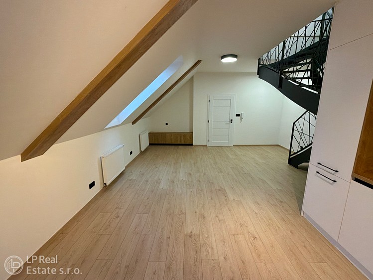 Pronájem bytu 4+kk 128 m² (Mezonet) - foto 3