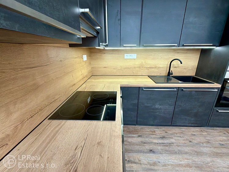 Pronájem bytu 3+kk 70 m² (Podkrovní) - foto 4
