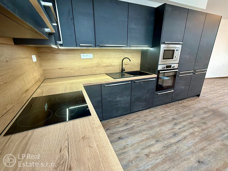 Pronájem bytu 3+kk 70 m² (Podkrovní) - foto 3