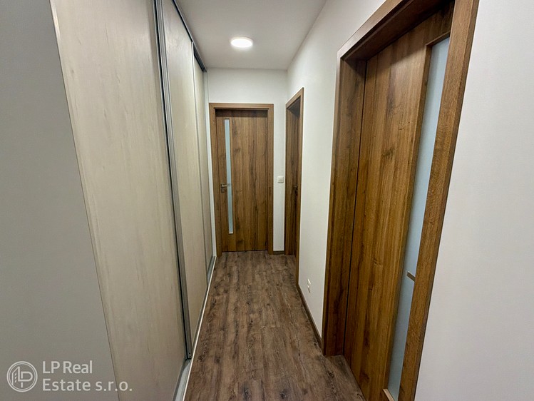 Pronájem bytu 3+kk 70 m² (Podkrovní) - foto 8